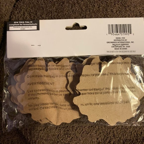 8 Buffalo plaid fall leaves - Picture 2 of 2